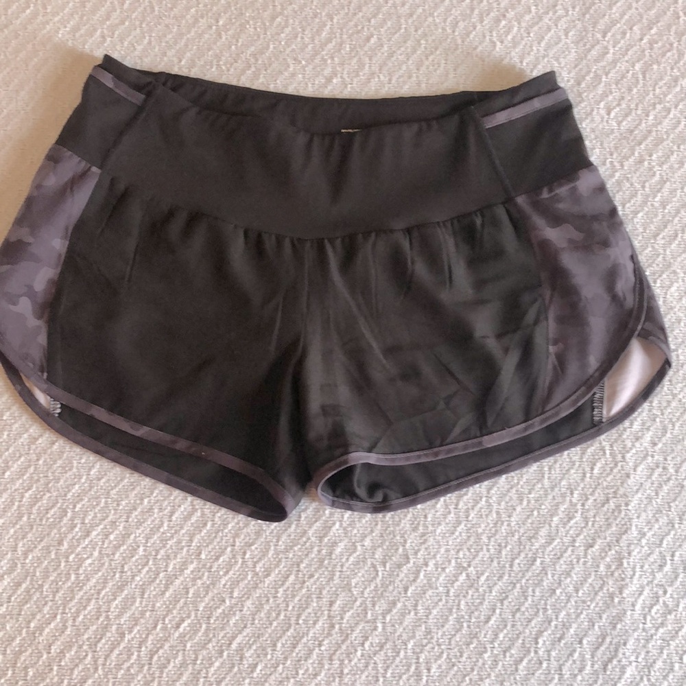Zyia Black & Camo 5 Star Shorts
